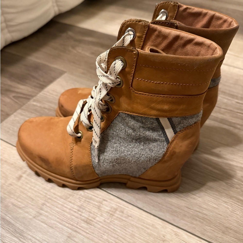 Sorel Tan Leather and Gray Felt Lace-Up Boots - Joan of Arctic Boots